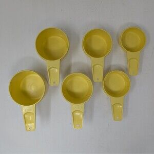 Vintage Tupperware Measuring Cups Set of 6 Harvest Yellow 1/4 1/3 1/2 2/3 3/4 1C